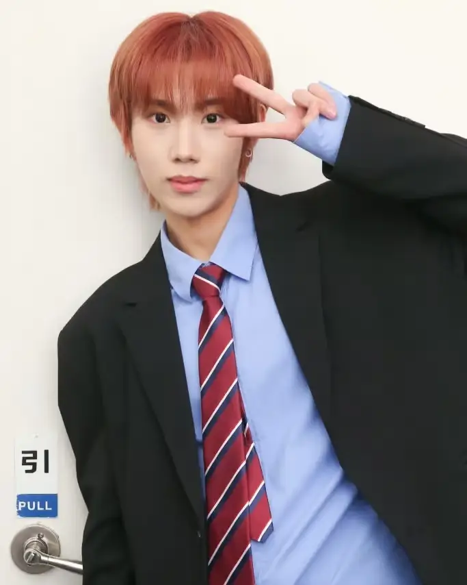 HALF&HALF member Jungwook