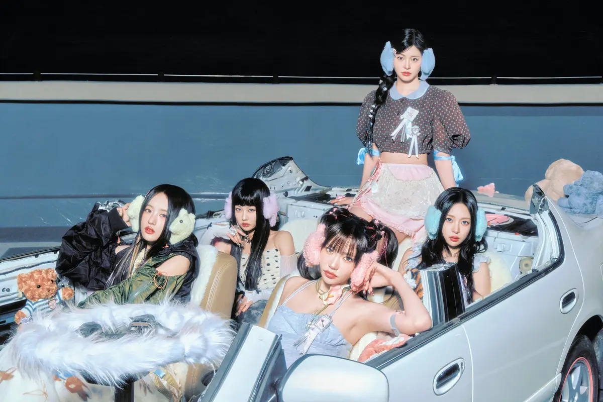HEART OF WOMAN members are Ji Hyun, Chaei, Ayne, Liri, and Liuyin.