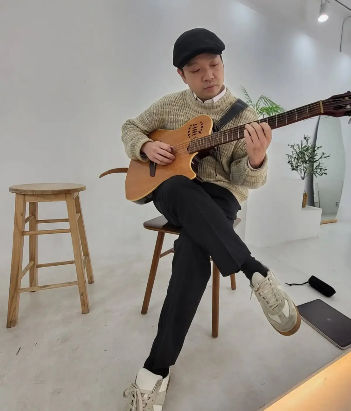 Hiding Day Members Profile: Full Names, Ages, Heights, Weights and More Hiding Day member Dongsub