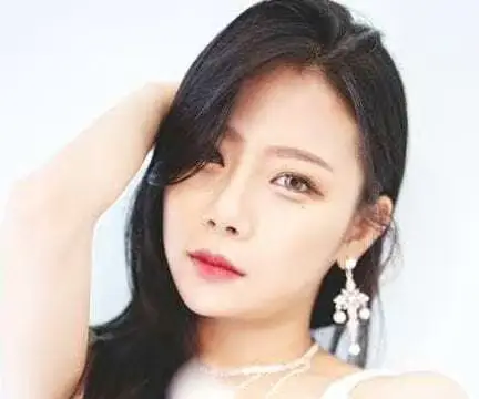 Holly Queen member Suhyun