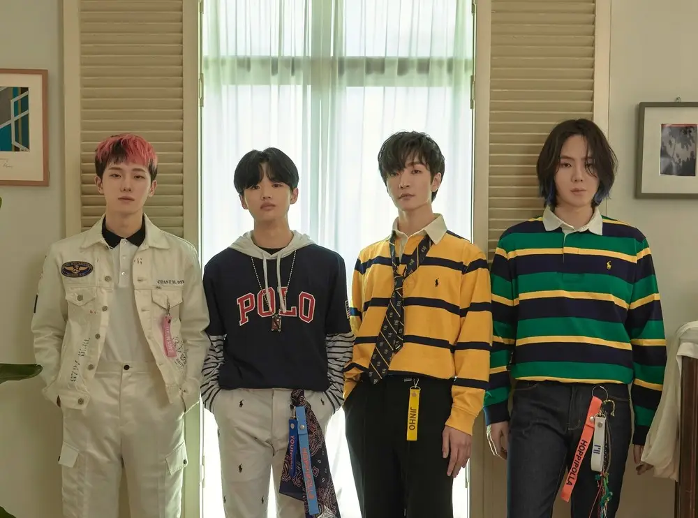 Hoppipolla members are I’ll, Hong Jinho, Ha Hyunsang, and Kim Youngso.