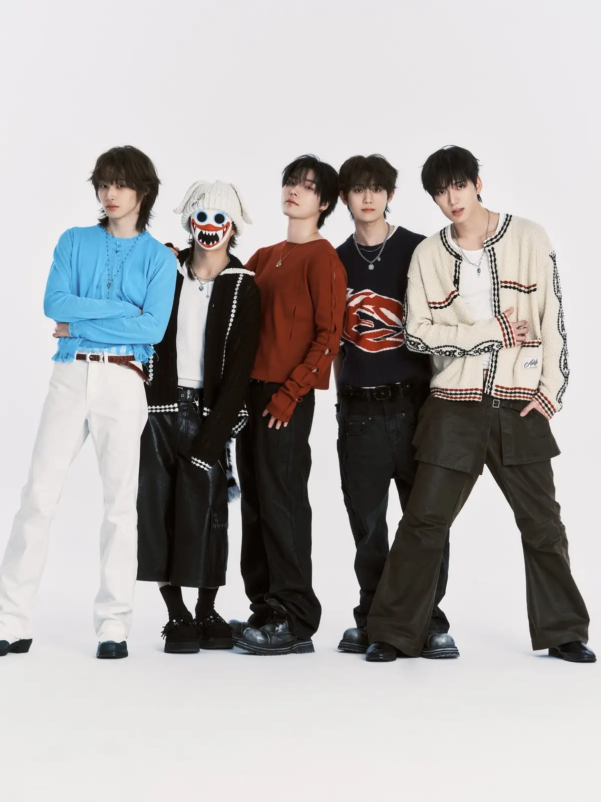 hrtz.wav members are Youn Youngjun, Riaan, Dane, Keiten, and hagiwa.