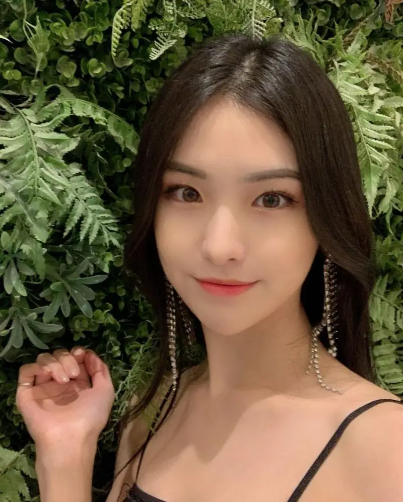 HWAITING former member Yuni
