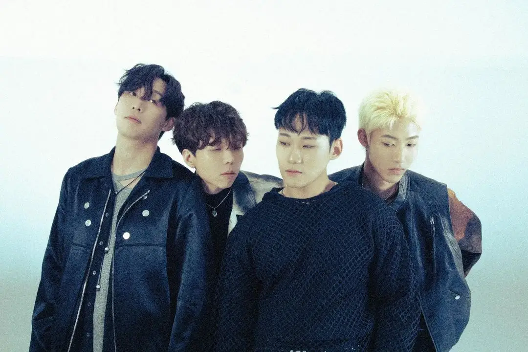 Hwanho members are Yoo Hwanju, Kim Leada, Sugar Kim, and Seol Wooseok.