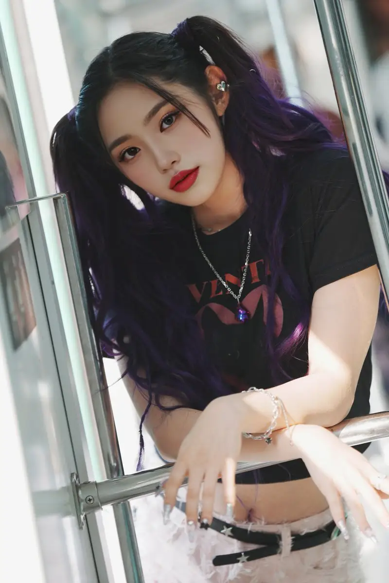 iii former member Ahra