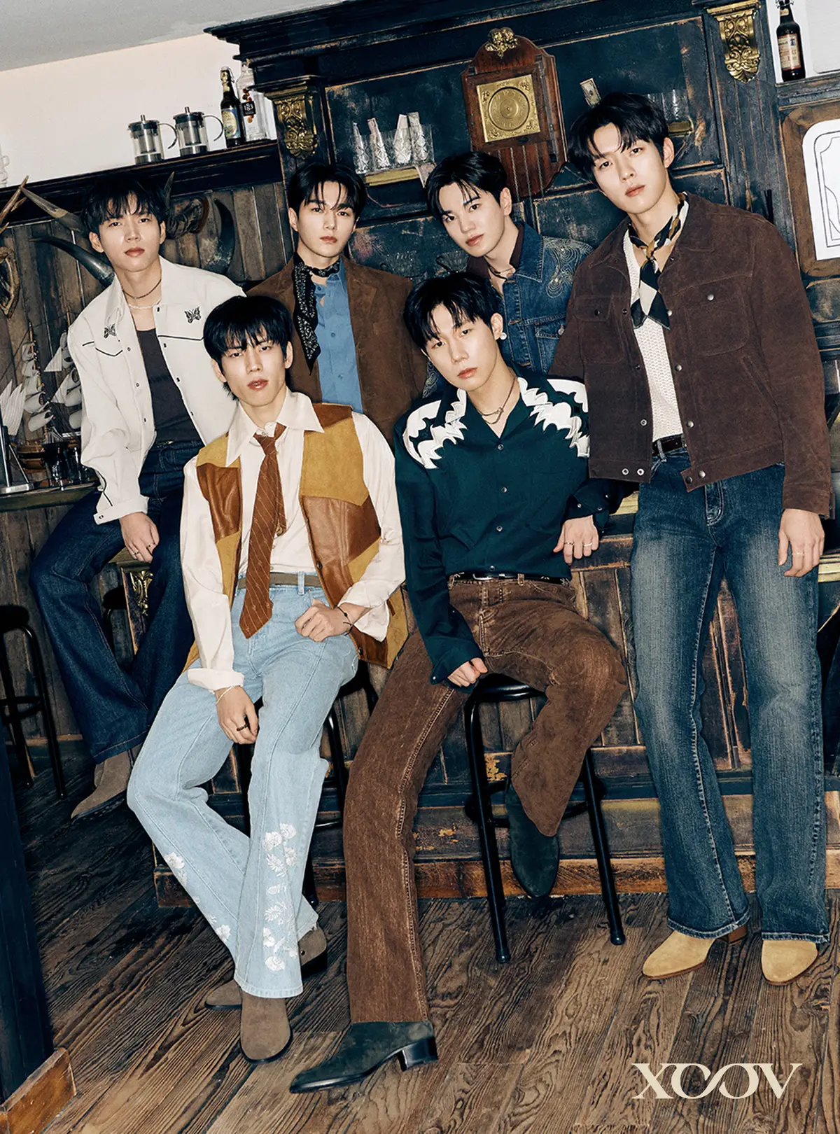 INFINITE members are Sungkyu, Dongwoo, Woohyun, Sungyeol, L, and Seongjong.
