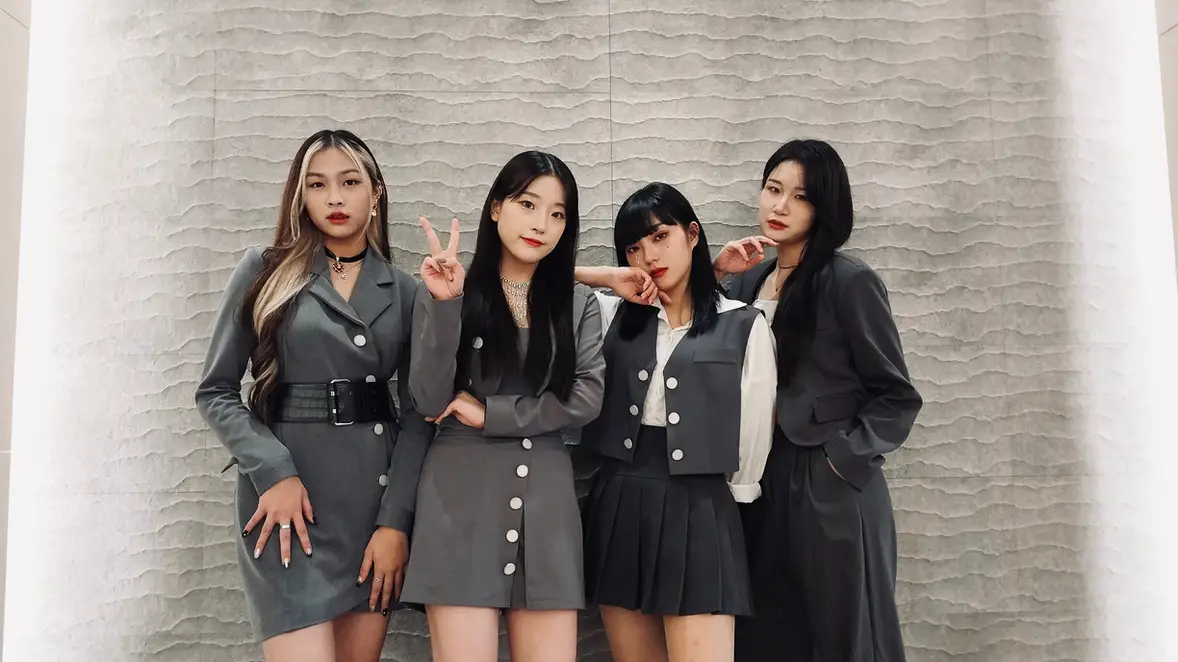 Inter Girls members are Gaeun, Seolhwa, Whynn, Rika, and Model.