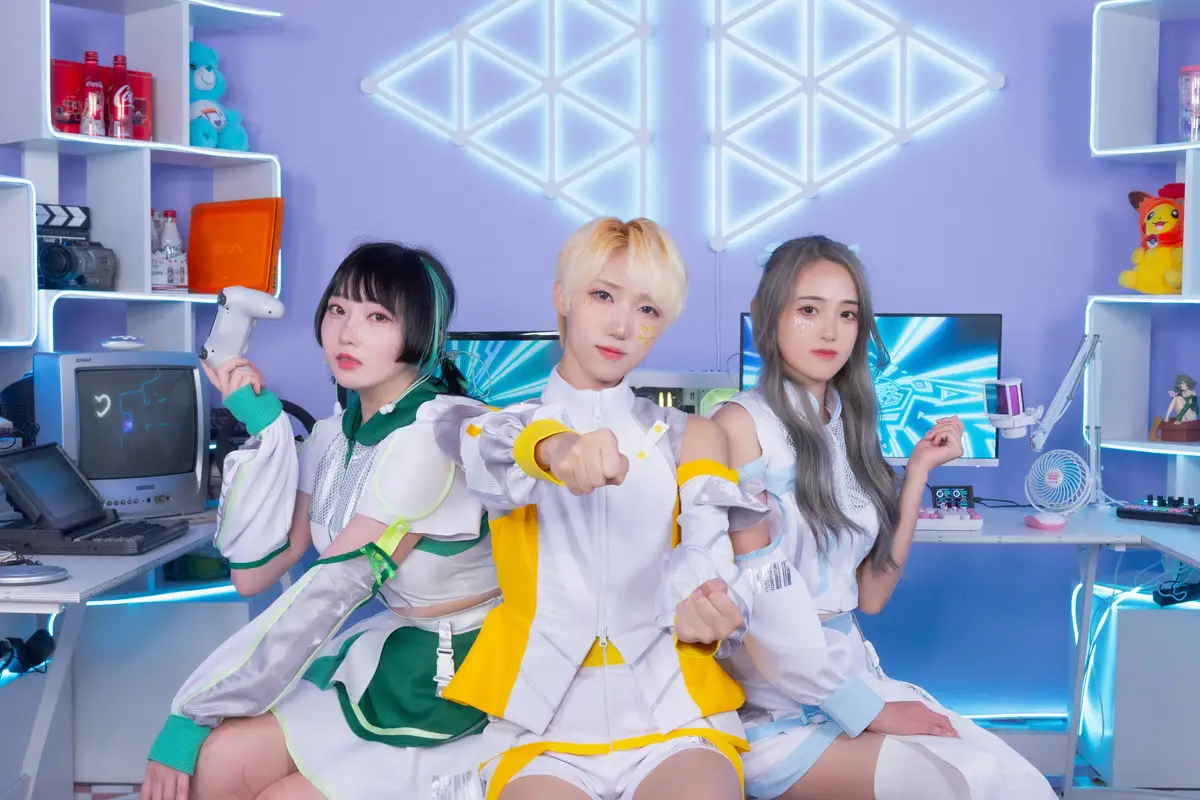 IZTUNE members are AERI, 210, and Yerill.