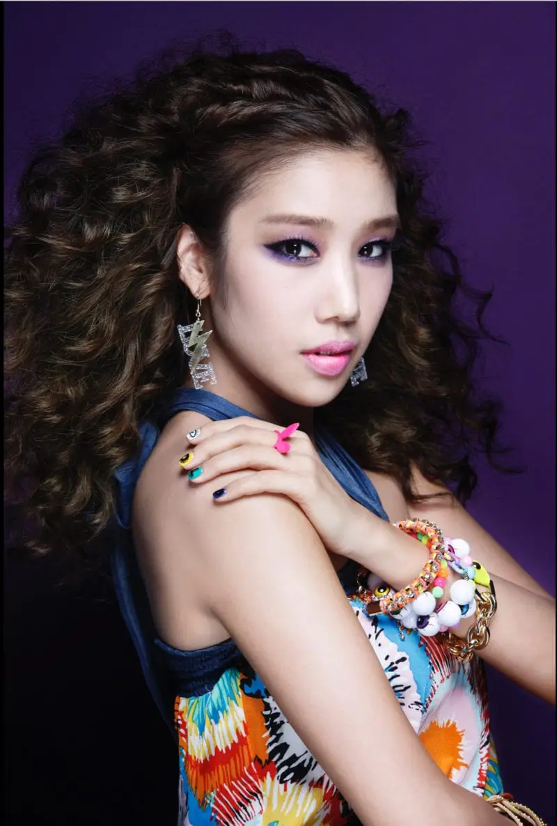 Jewelry former member Baby-J