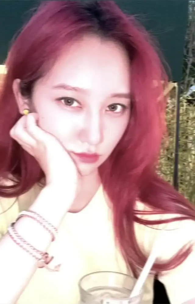 Just COLOR former member Dal