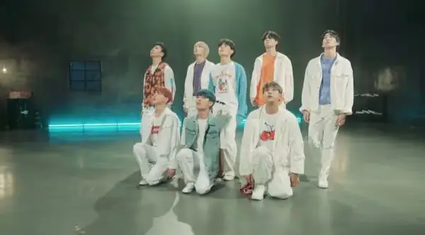 KAIROS members are Siwoo, Seokhee, Sunhak, Youngkwang, Junhyuk, Jungho, and Junhyung.