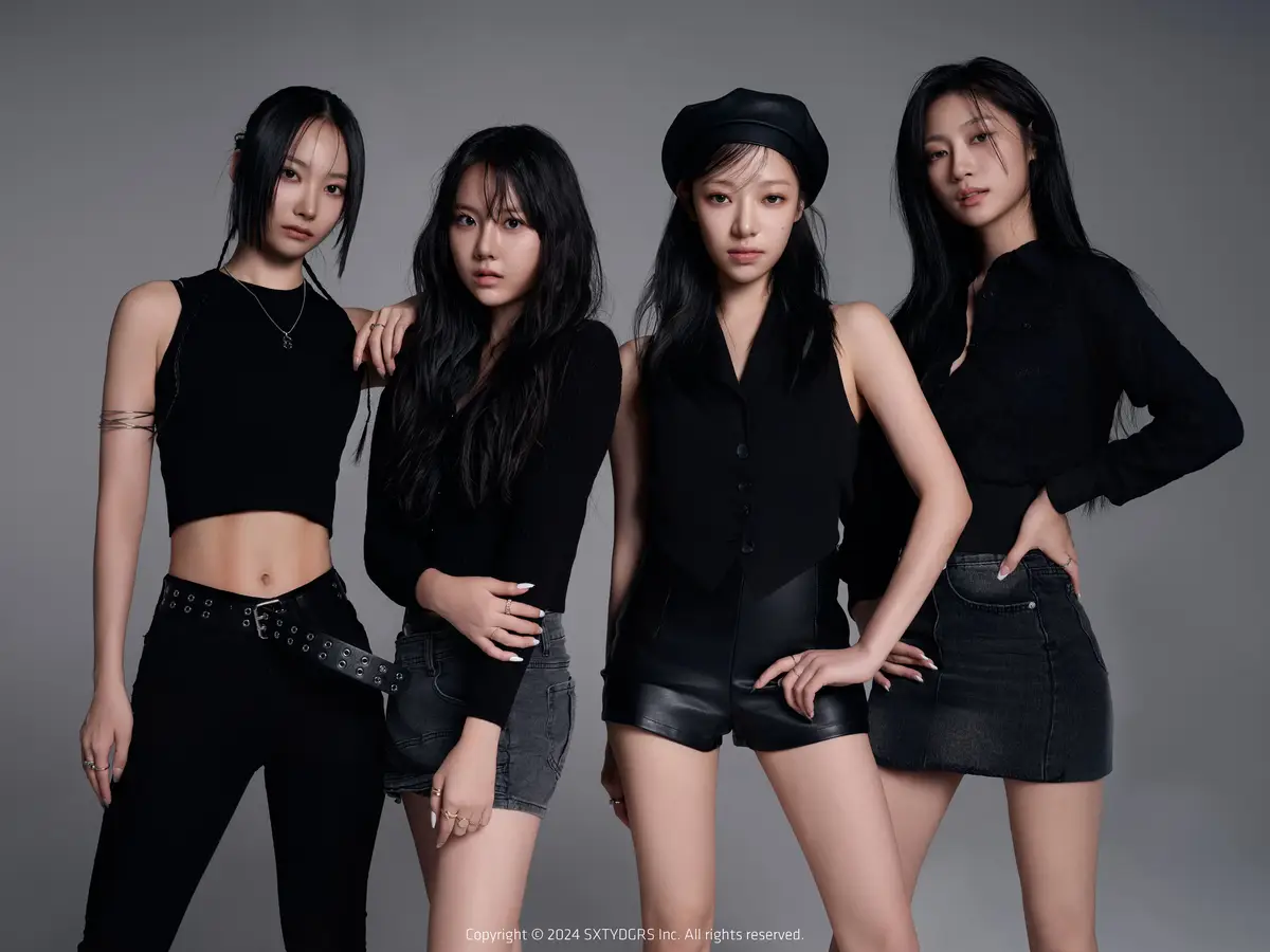 Kandis members are Hello, Venny, Looky, and Sia.