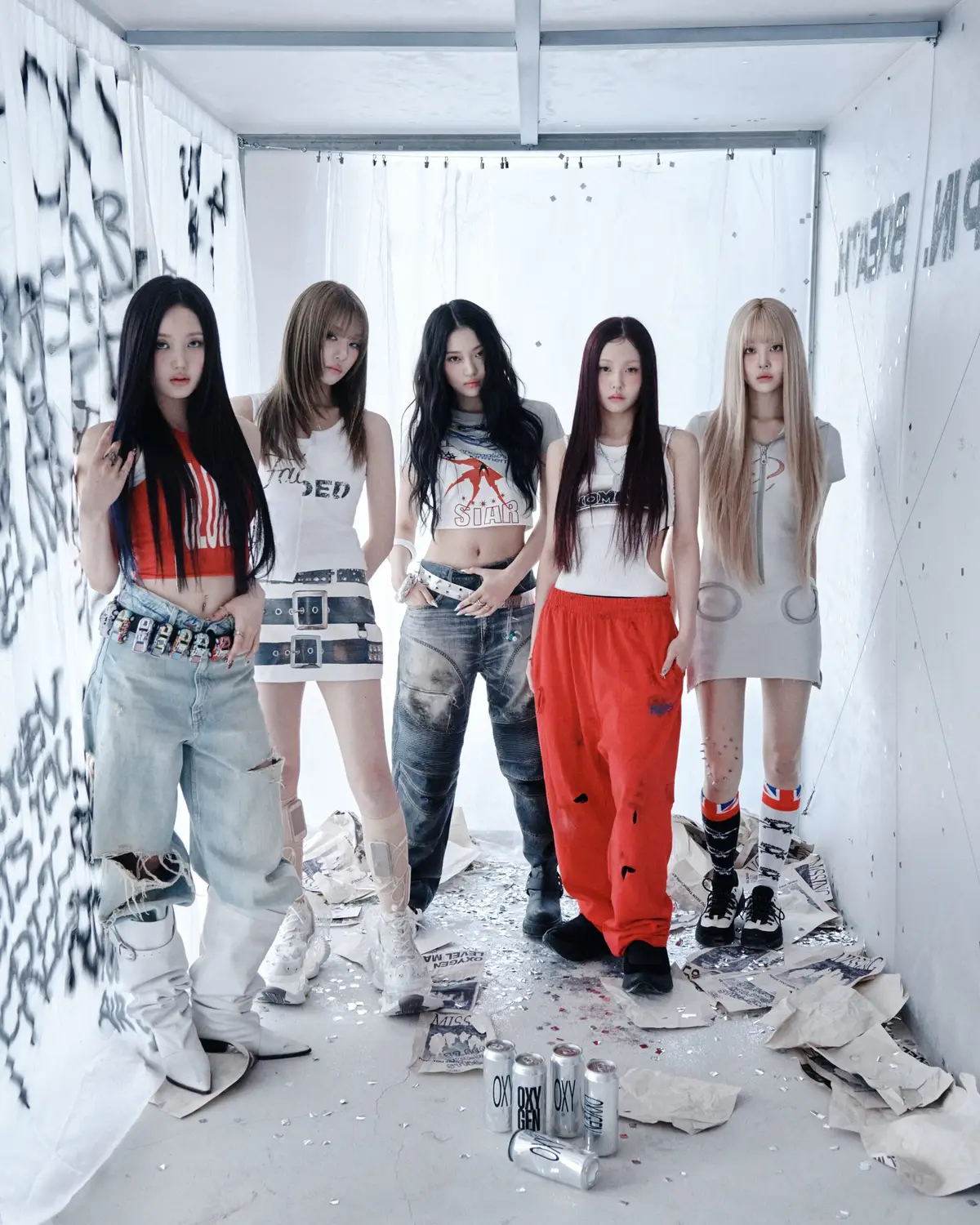 Keyveatz members are Son Juone, Kang Yeseul, Newy, Kim Yuna, and Um Jione.