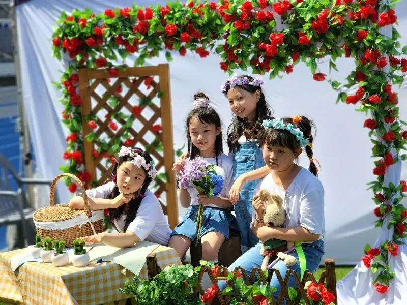 Kidols members are Habeen, Yumi, Chaeyeon, and Seol-hui.