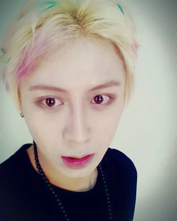 KIVE former member Hyuk