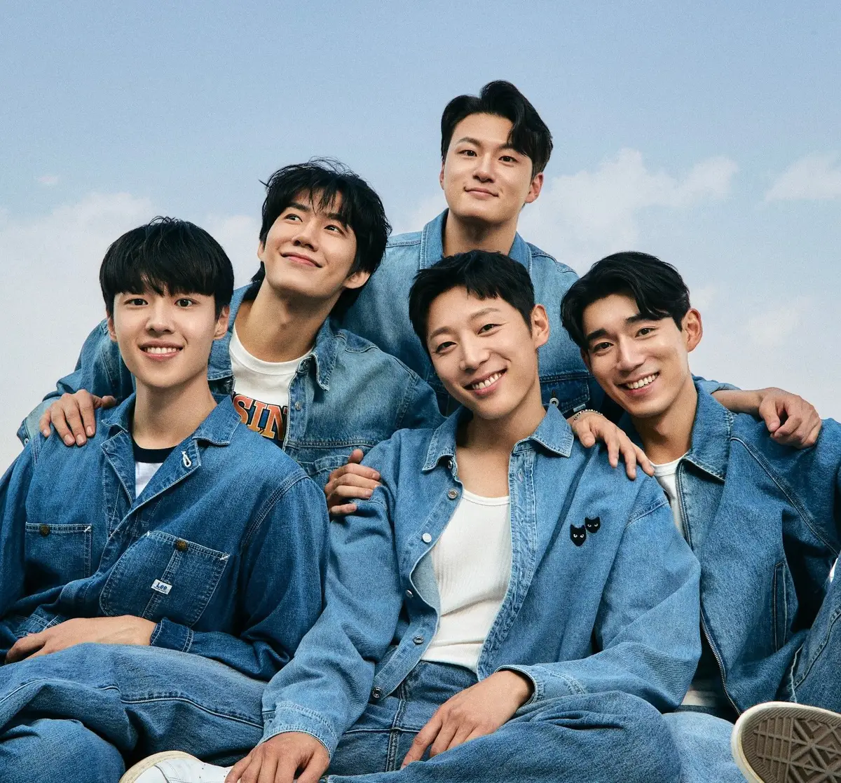 KONGALTAN members are Shin Seungho, Shin Hyun-soo, Son Woohyeon, Han Min, and You Hyunsoo.