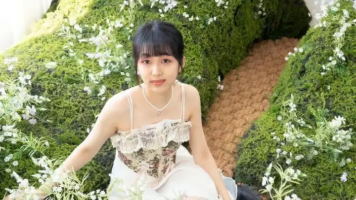 LA FLOR member Yiryang
