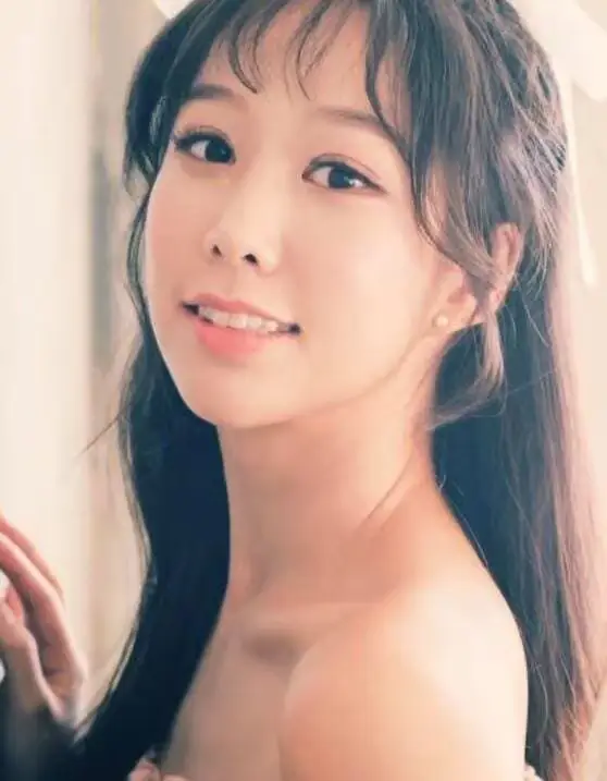 LABEL UP former member Coca