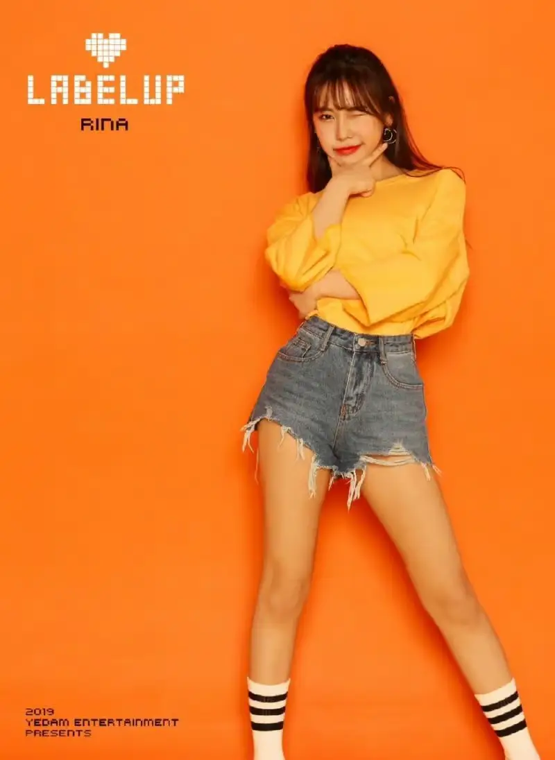 LABEL UP former member Rina