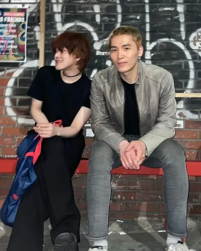 Lanalogue members are Lyoon, and Kyunue.