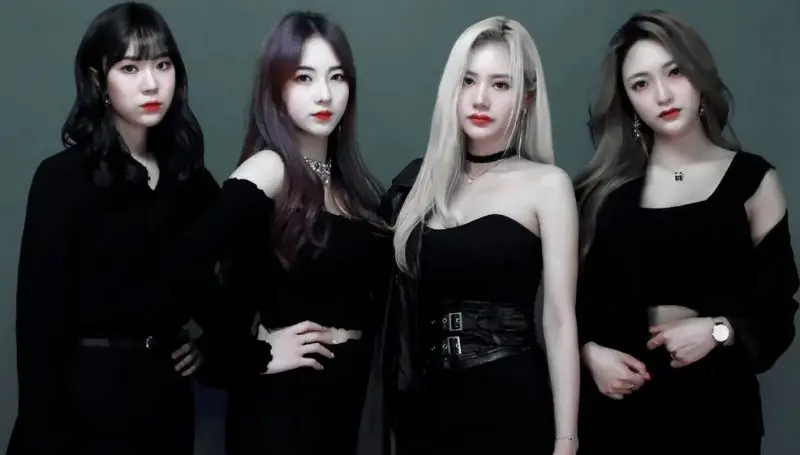 Like Me members are Cindy, Danbi, Leeda, and Harin.