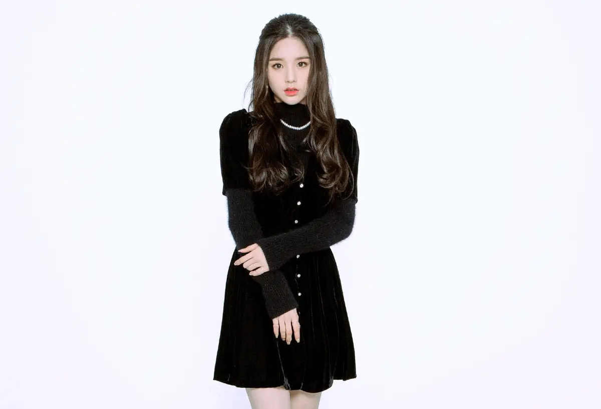 LOONA 1/3 member HeeJin