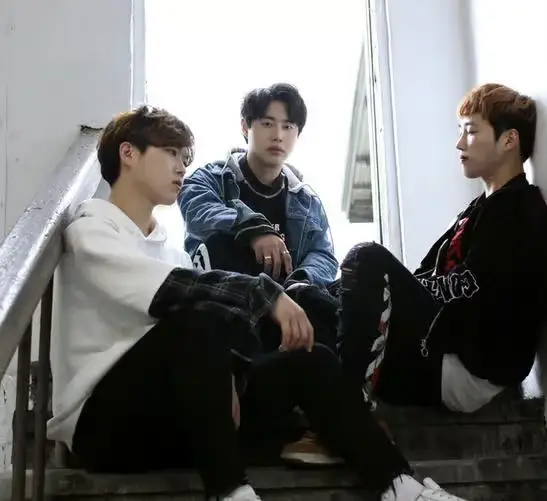 Loude members are Neo Gu Ri, Jae Min, and Lee Woodo.