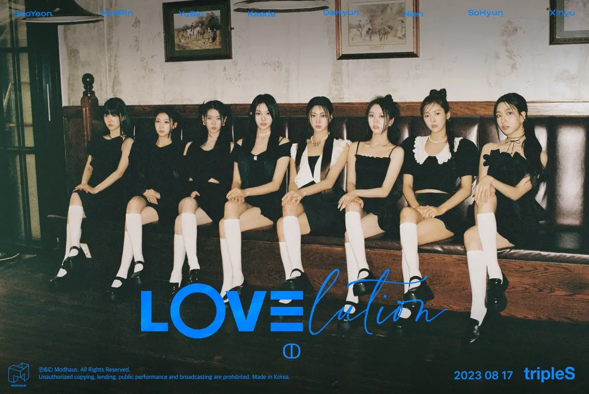 LOVElution members are Yoon Seoyeon, Xinyu, Park Sohyun, Seo Dahyun, Nien, Gong Yubin, Kaede, and Jeong Hyerin.