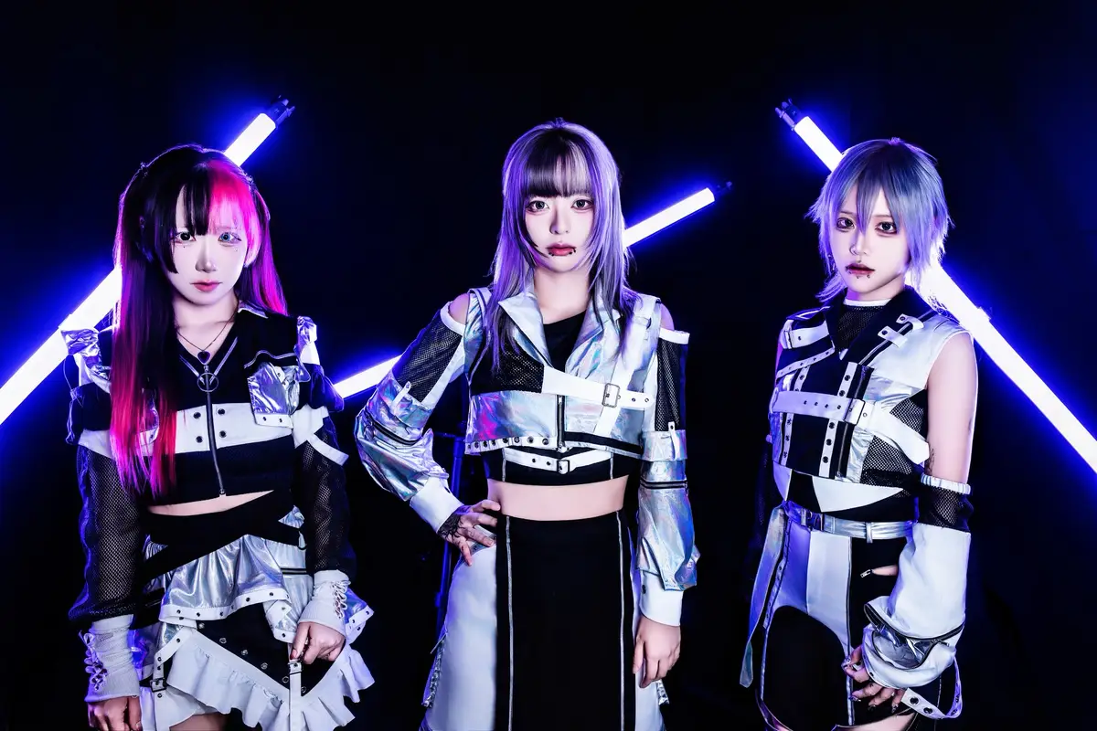 LuciDreaM members are RIA, PPOYO, and YUNA.
