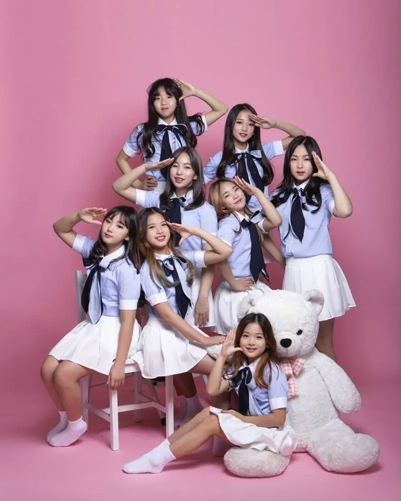 Luminous Elf members are Yeonju, Nayoung, Bonnie, Harang, Jiwon, Sia, and Siwoo.