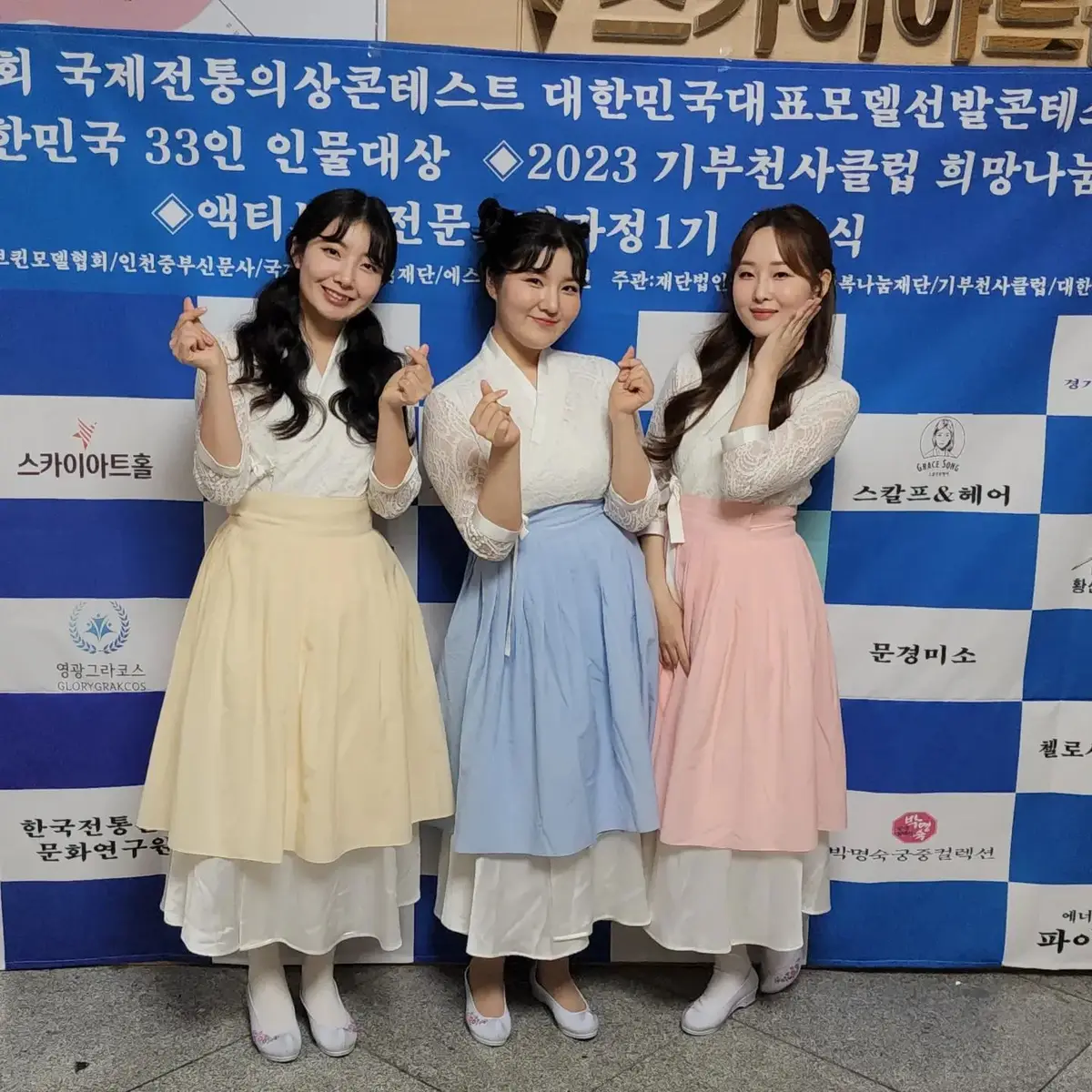 Martini members are Heejin, Seungyeon, and Chaeyun.
