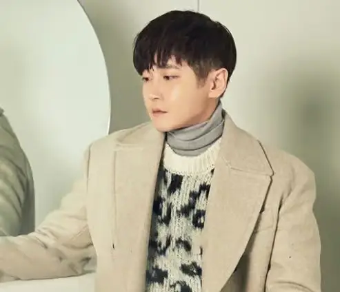 M.C The Max former member J.Yoon