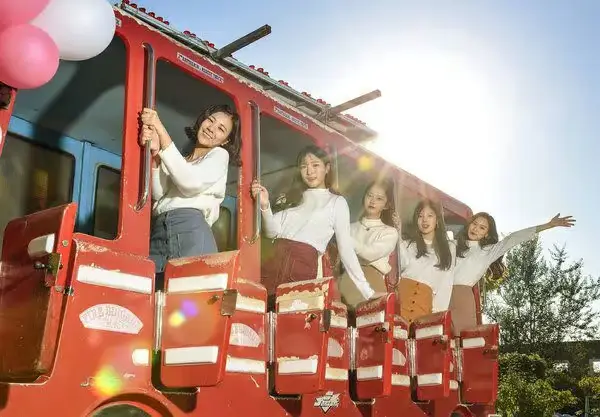 MERIT members are Rikyung, Jisoo, DoA, Jihyun, and Sunhye.