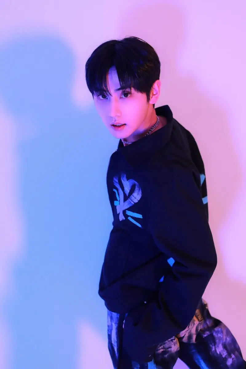 (M)IRROR member Sol