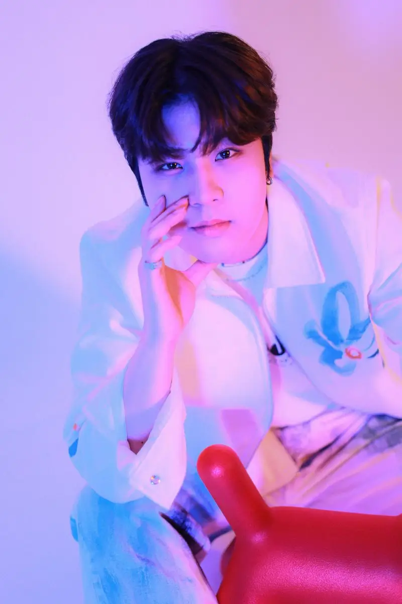 (M)IRROR member Youngwon