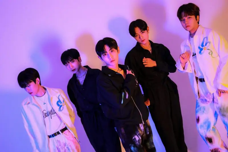 (M)IRROR members are Sunho, Dojun, Zeo, Sol, and Youngwon.