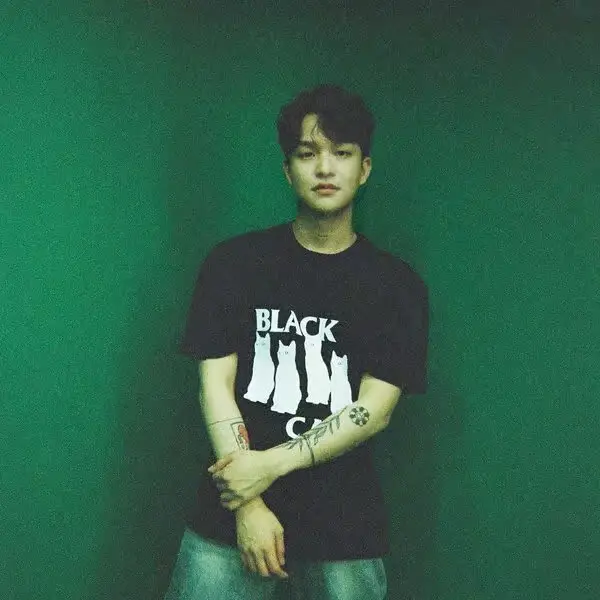 Monday Off With Bluesy member Junhyeok
