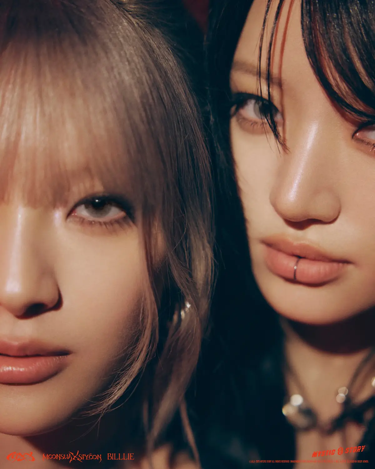 Moon Sua X Siyoon members are Moon Sua, and Siyoon.