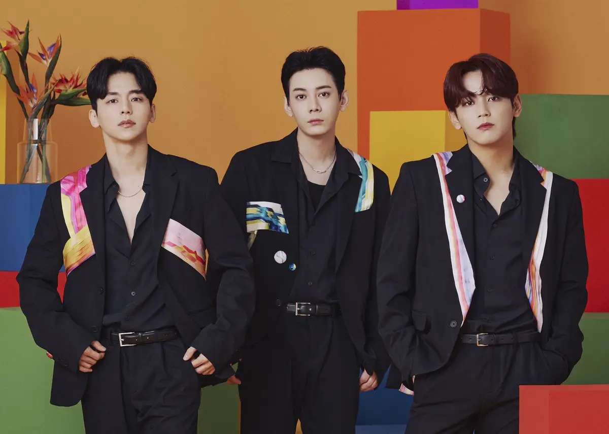 MYNAME members are Gunwoo, Insoo, Seyong, JunQ, and Chaejin.