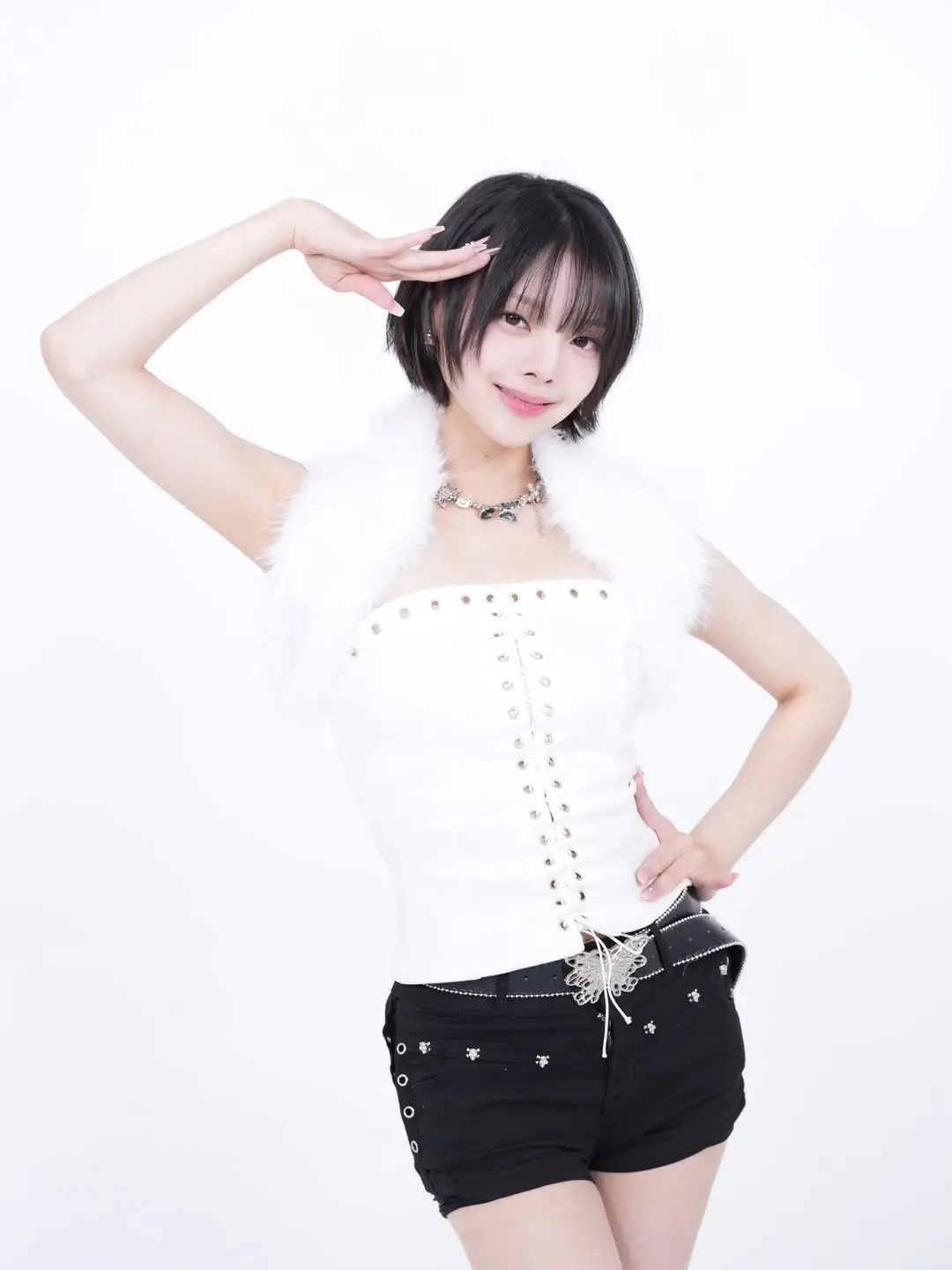 NAVILLERA member Saya
