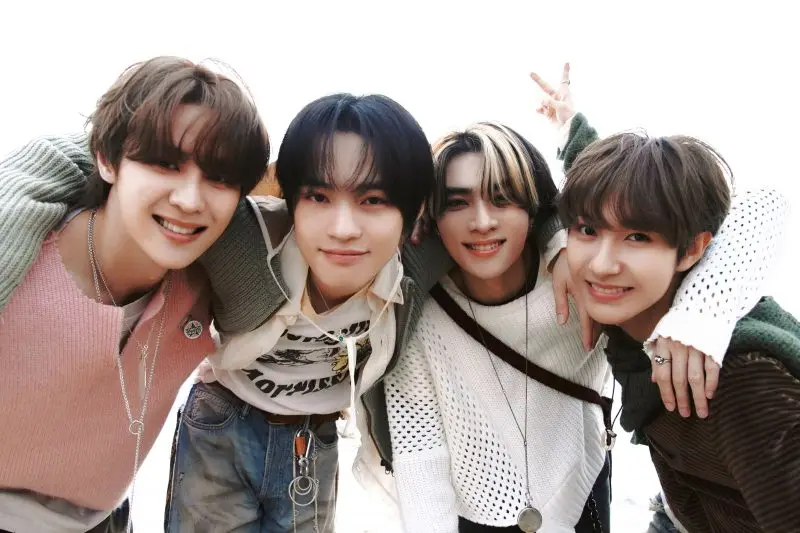 NCT U members are Kun, Xiaojun, Renjun, Chenle, Taeyong, Doyoung, Ten, Jaehyun, Johnny, Yuta, WinWin, Jungwoo, Hendery, Jeno, Haechan, Jaemin, YangYang, and Jisung.