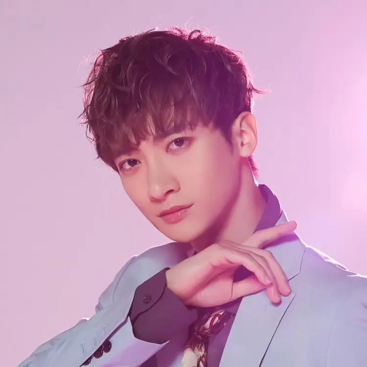 NEW WORLD former member Hyunsung