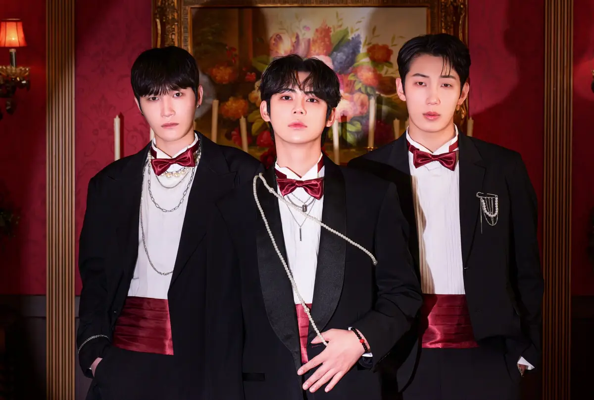 NEW WORLD members are Sungho, Wanchul, and Sihyuk.