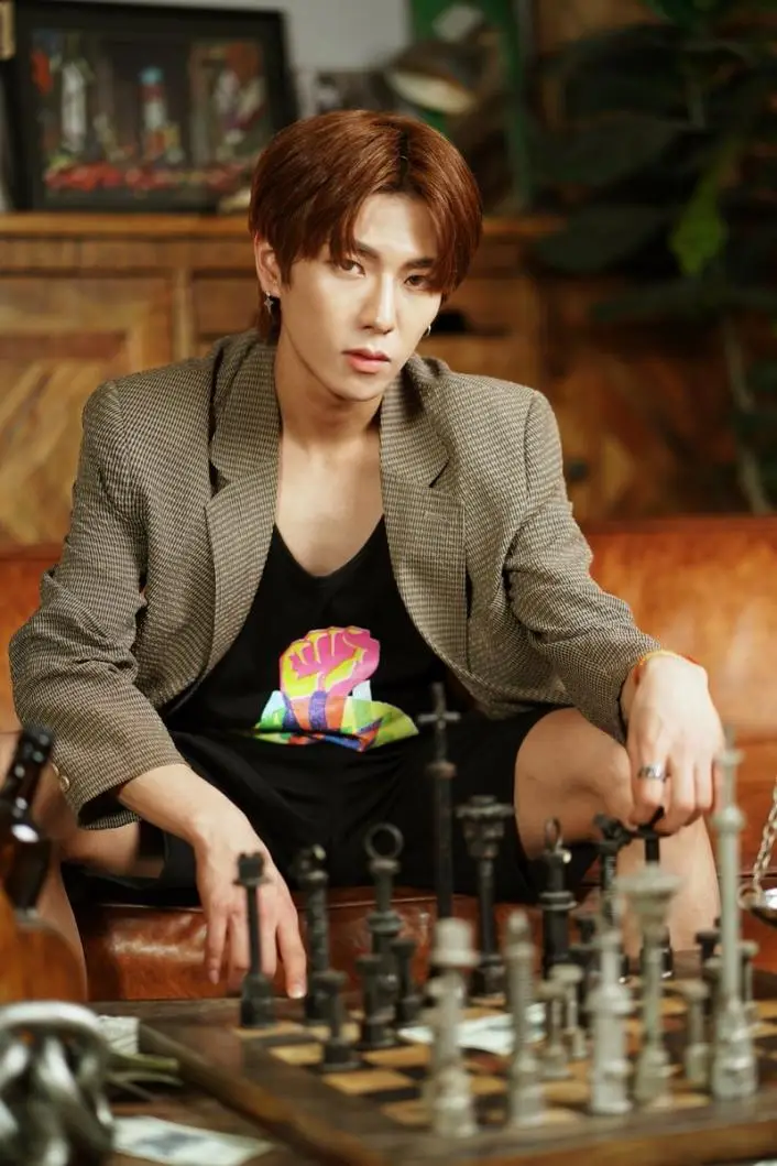 N.TIC former member Dowon