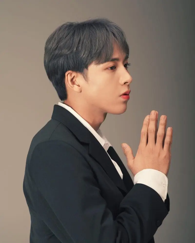 Off The Cuff former member YooOne