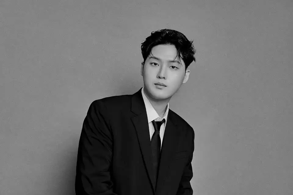 off the menu member Lee Hyeongsub