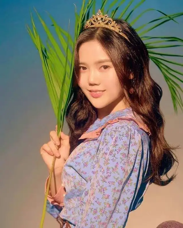 Oh My Girl Banhana member Hyojung