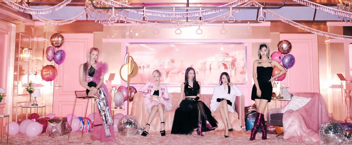 Oh!GG members are Yoona, Taeyeon, Hyoyeon, and Yuri.