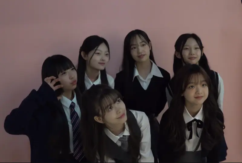 ON1 ROOKIES members are Youyi, Yooran, Seojung, Jooa, Yejin, Jooha, Liya, and Seoyoon.