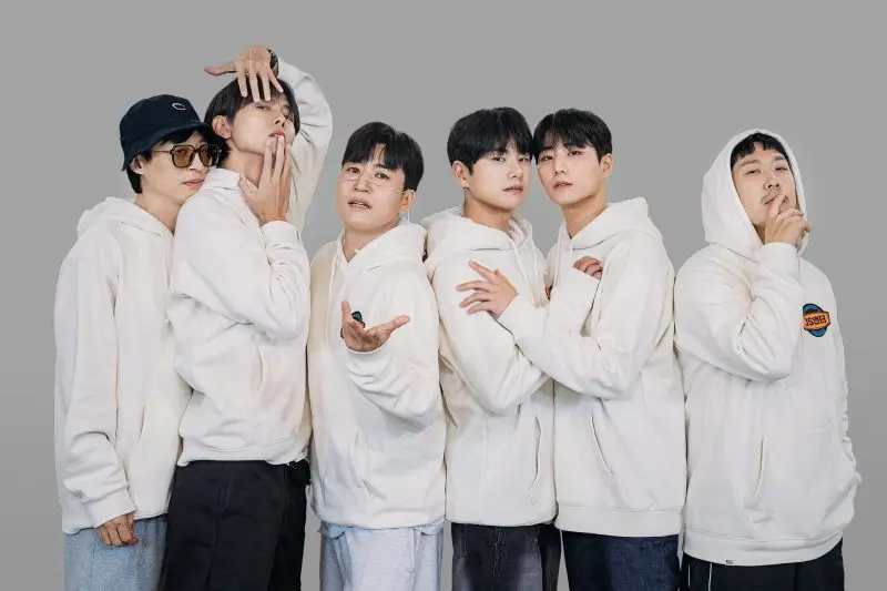 ONE TOP members are JS, HaHa, Old K, Joo Woojae, Lee Yikyung, and Young K.